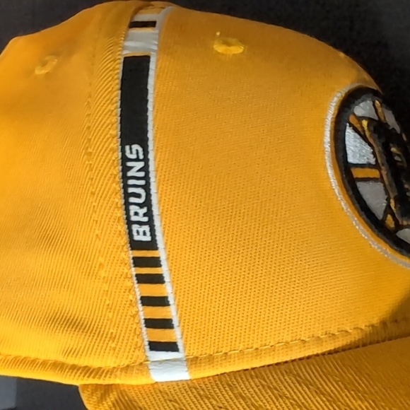 Reebok Fitmax 70,NHL Boston Bruins Men's Yellow Fitted Hat,S/M. - Picture 4 of 9